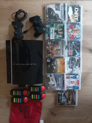 Console PS3 nera con controller e giochi