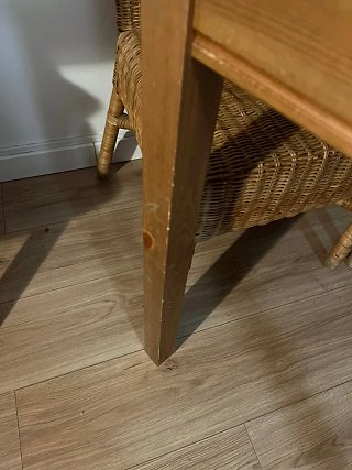 Mesa madera y 2 sillas mimbre