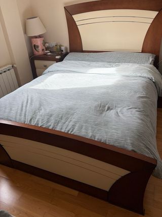 Cómoda de madera y metal