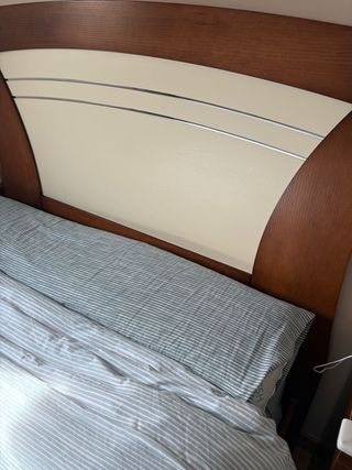 Cómoda de madera y metal