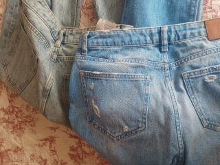 Jeans desgastados azules y grises