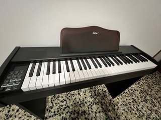 Piano Digital Negro
