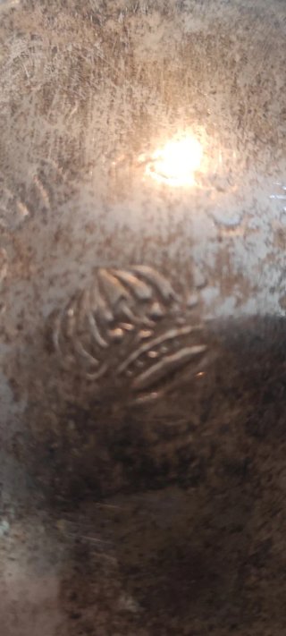 Tetera indu antigua de metal con grabados