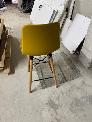 4 Banquetas Taburete Plástico y Madera mostaza