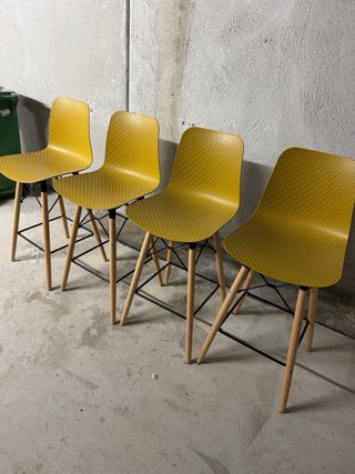 4 Banquetas Taburete Plástico y Madera mostaza