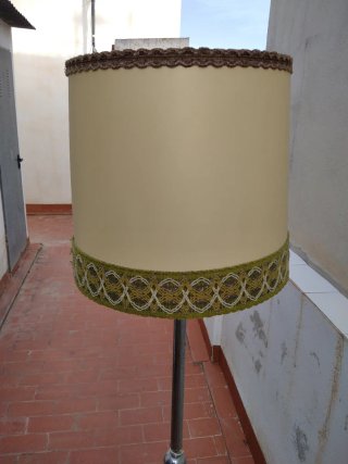 Lampada da terra vintage in tessuto e metallo