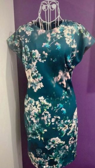 Lote 4 vestidos estampado floral y geométrico