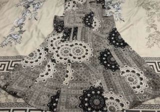 Lote 4 vestidos estampado floral y geométrico