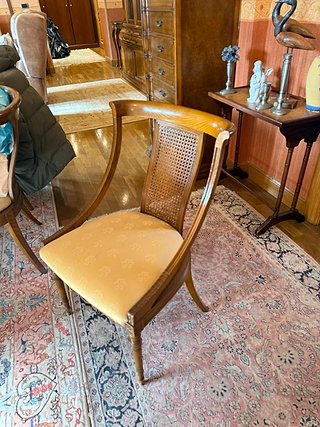 Mesa comedor + 8 sillas madera y ratán