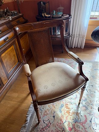 Mesa comedor + 8 sillas madera y ratán