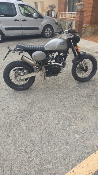 Leonart Tracker 125 Naked