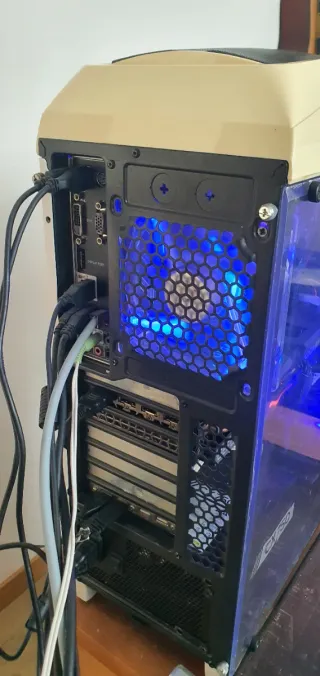 Caja PC CoolBox Blanca