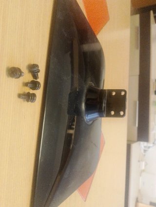 Soporte TV/Monitor Negro + Tornillos