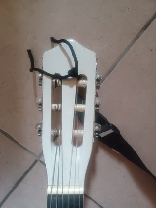 Chitarra Bontempi bianca decorata