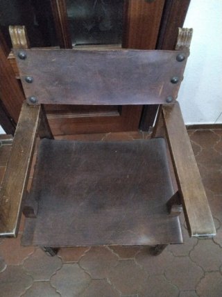 Silla Castellana Madera y Cuero