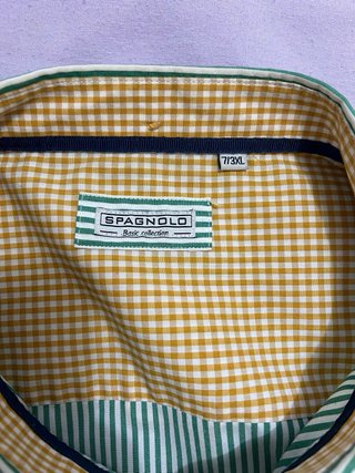 Camisa de rayas verde y amarilla