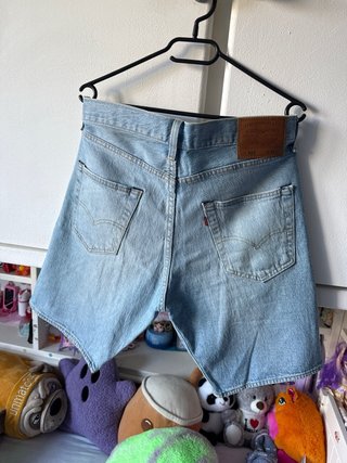 Short Levi's 33