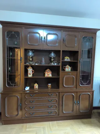 Mueble de salón madera y cristal