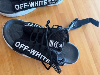 Sandali Off-White unisex neri e bianchi