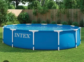 Piscina Intex Azul con escalera y depuradora de ar