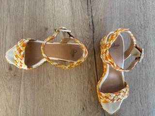Sandalias Castañer Naranja y Amarillo