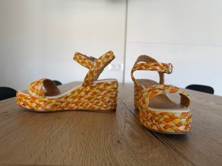 Sandalias Castañer Naranja y Amarillo