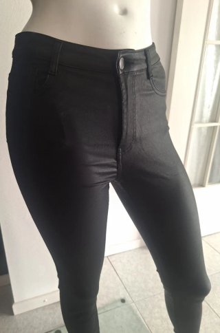 Pantaloni skinny effetto spalmato neri