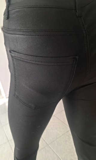 Pantaloni skinny effetto spalmato neri