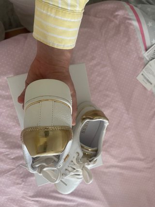 Bambas Guess Blancas y Doradas original 2025/2026