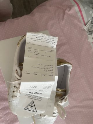 Bambas Guess Blancas y Doradas original 2025/2026