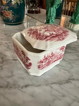 Tengo varias cosas antiguas, muebles,lámparas etc