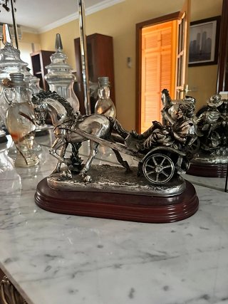 Tengo varias cosas antiguas, muebles,lámparas etc