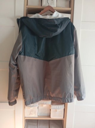 Chaqueta Quechua verde y gris