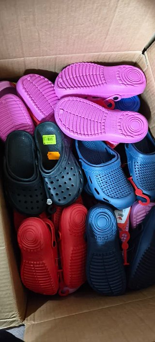 Palet de ropa y calzado