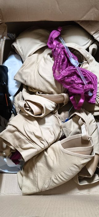 Palet de ropa y calzado