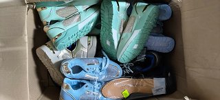 Palet de ropa y calzado