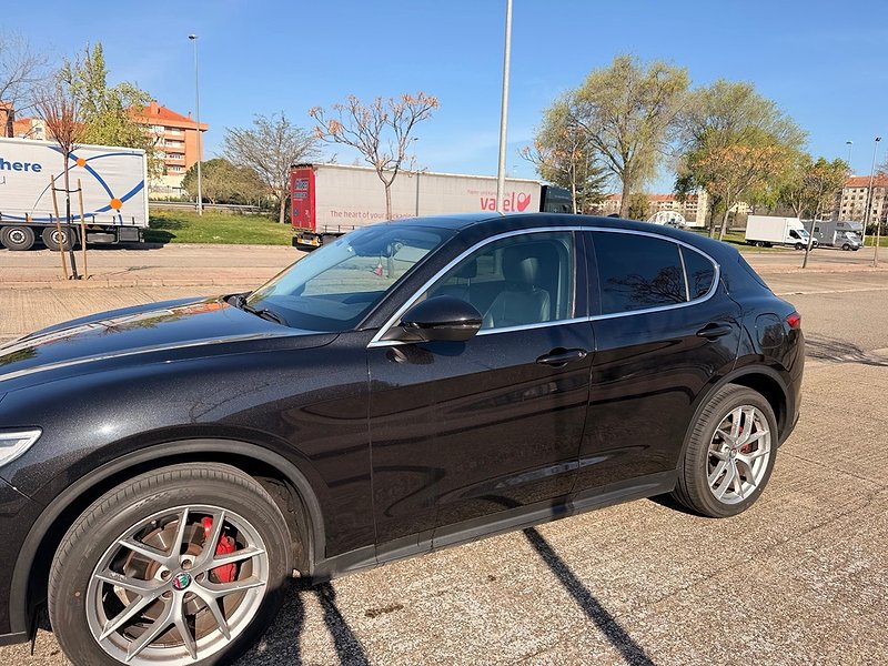 Alfa Romeo Stelvio 2017 - foto 1