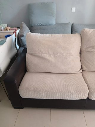 Sofá de 2 plazas beige y negro