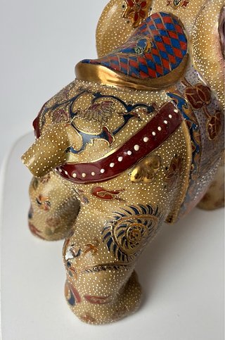 SALDO Pareja de elefantes de porcelana decorados