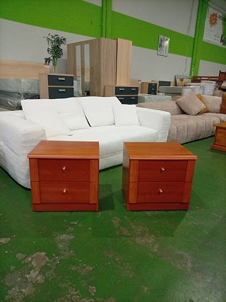 Mesita de noche de madera