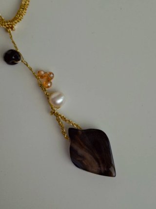 Collana choker uncinetto perle e pietre dorata