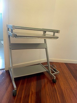 Mesa auxiliar cristal y metal