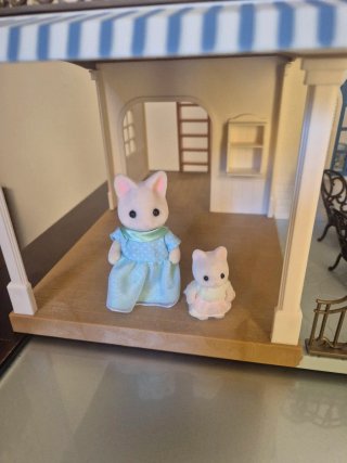 Casa Sylvanian Families con personaggi
