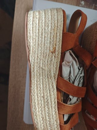 Cuñas de esparto marrones