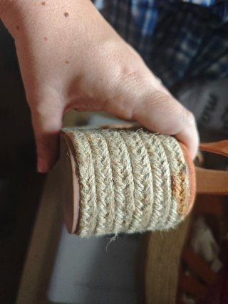 Cuñas de esparto marrones