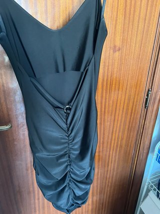 Abito nero con spalline sottili