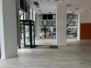 Local comercial en alquiler en Ensanche en Pamplona