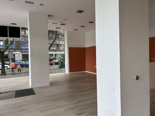Local comercial en alquiler en Ensanche en Pamplona
