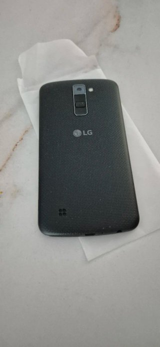 Teléfono LG Negro, no tiene caja ni cargador.