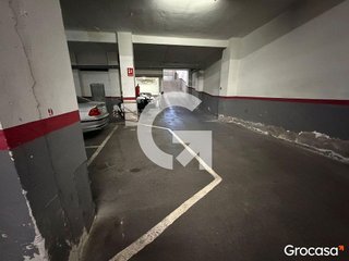 Garaje en venta en Les Planes en Hospitalet de Llobregat, L´